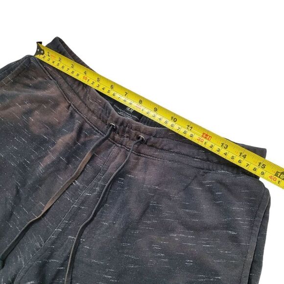 2/$20 H&M Regular Fit Black & White Shorts Pants Size: M - Picture 8 of 9